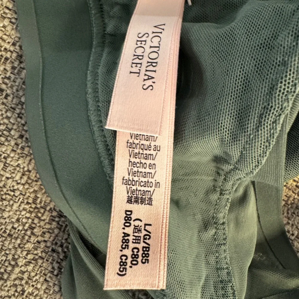 Victoria's Secret Olive Green Light Support Sports Bra Racerback Size L‎